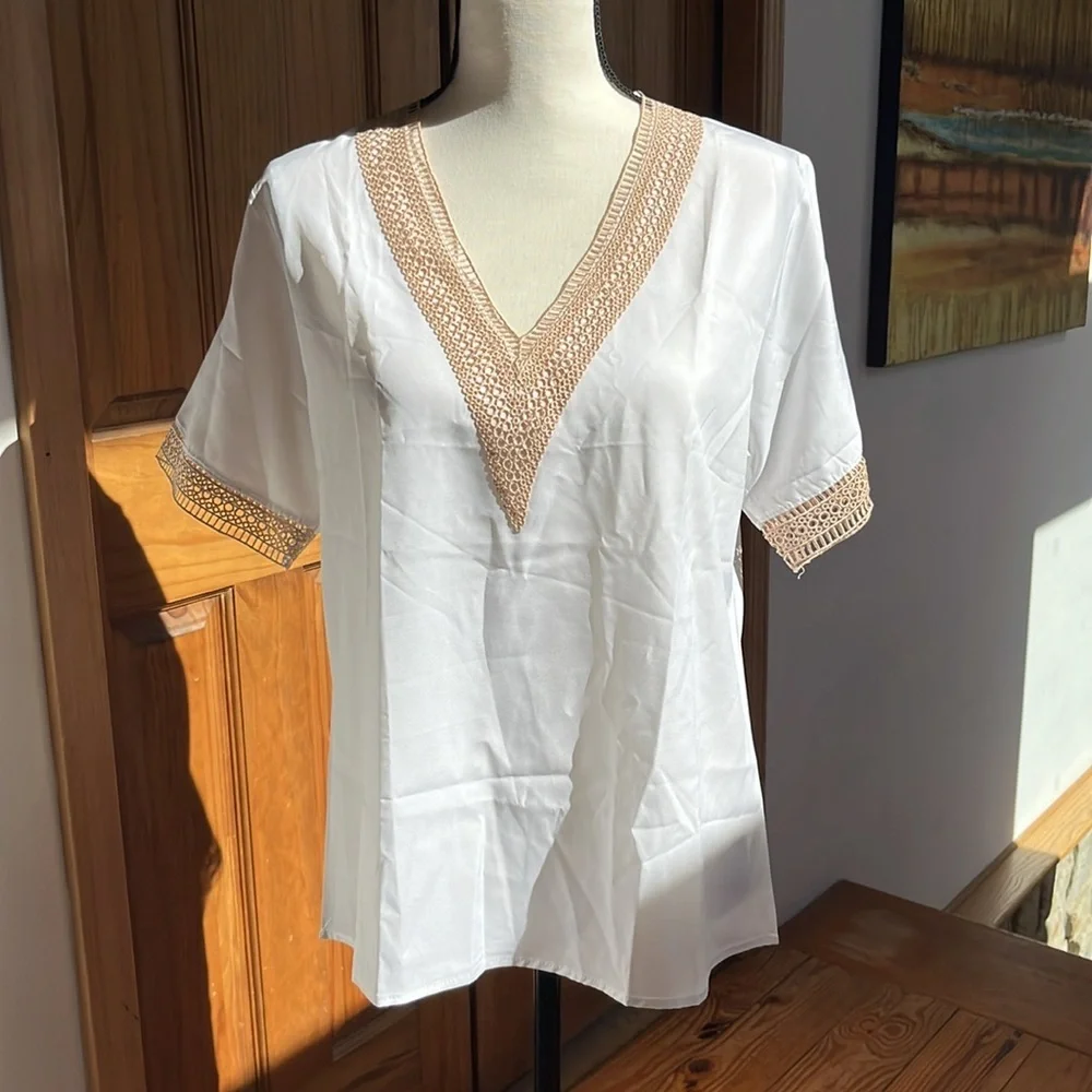 NWOT White Boho V-Neck Top - Picture 3 of 3